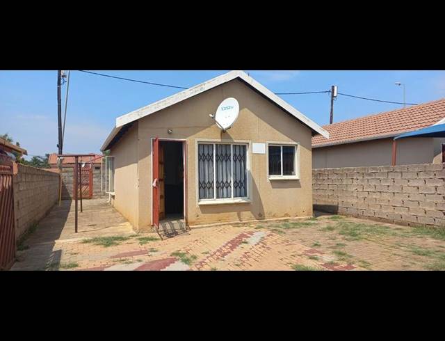 2 BEDROOM HOUSE FOR SALE IN MAHUBE VALLEY